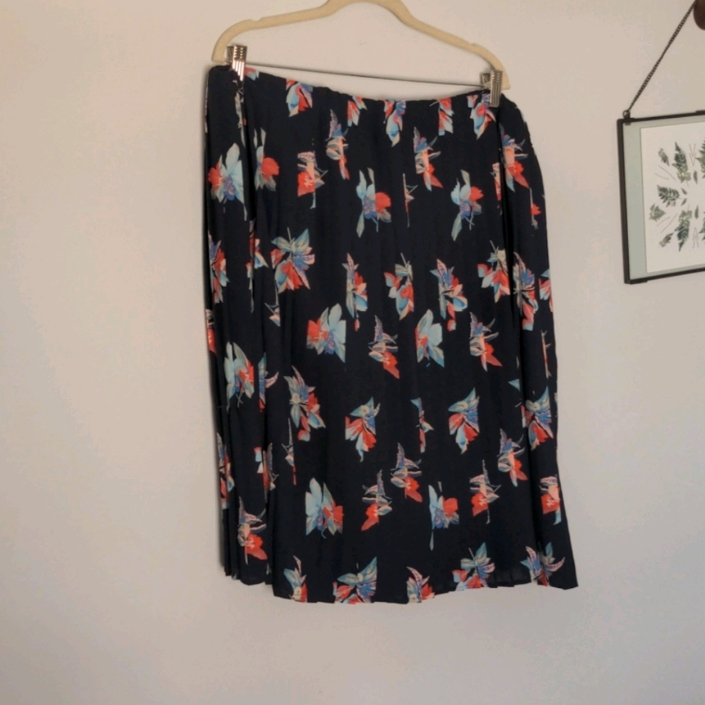 Floral pleated skirt